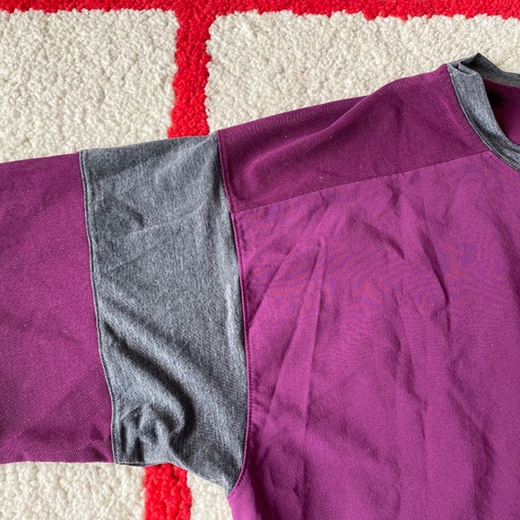 Nike Mesh Crop Workout Tee in Berry XS - Picture 2 of 3